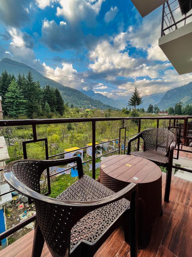 Apple Flower With Balcony And Mountain View *