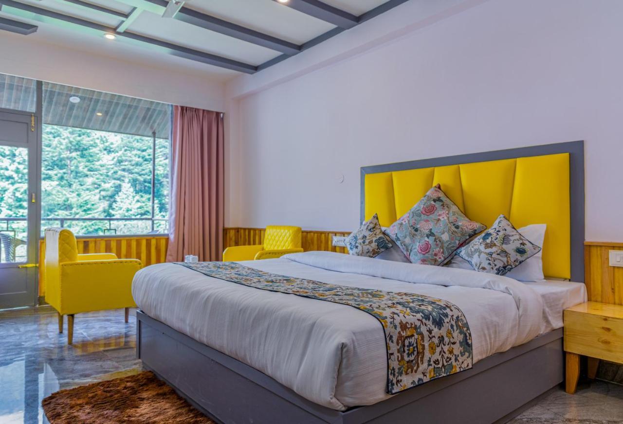 Lodge Apple Flower With Balcony And Mountain View Manali (Himachal Pradesh)
