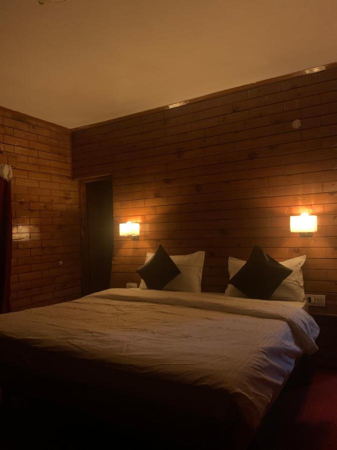 Roamate Hostel, Old Hostel Manali (Himachal Pradesh)