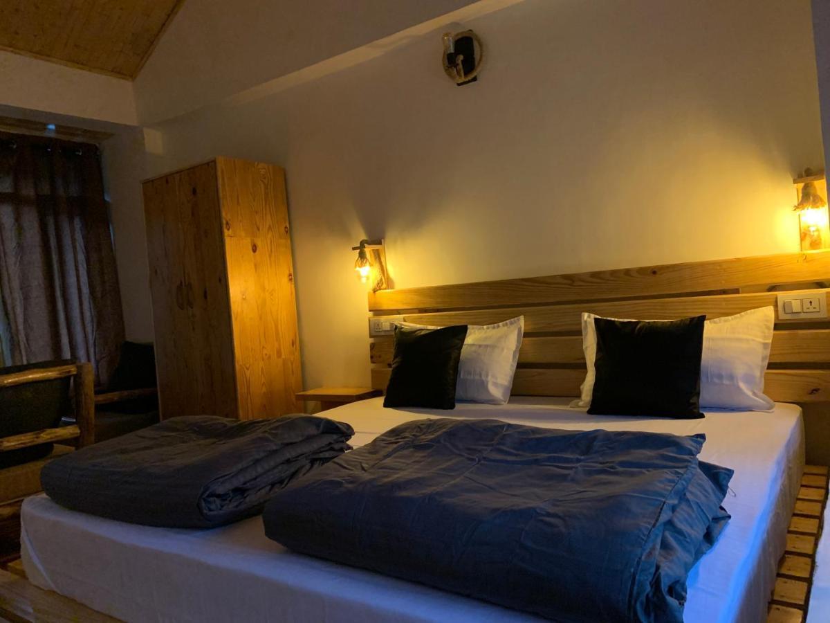Roamate Hostel, Old Hostel Manali (Himachal Pradesh)