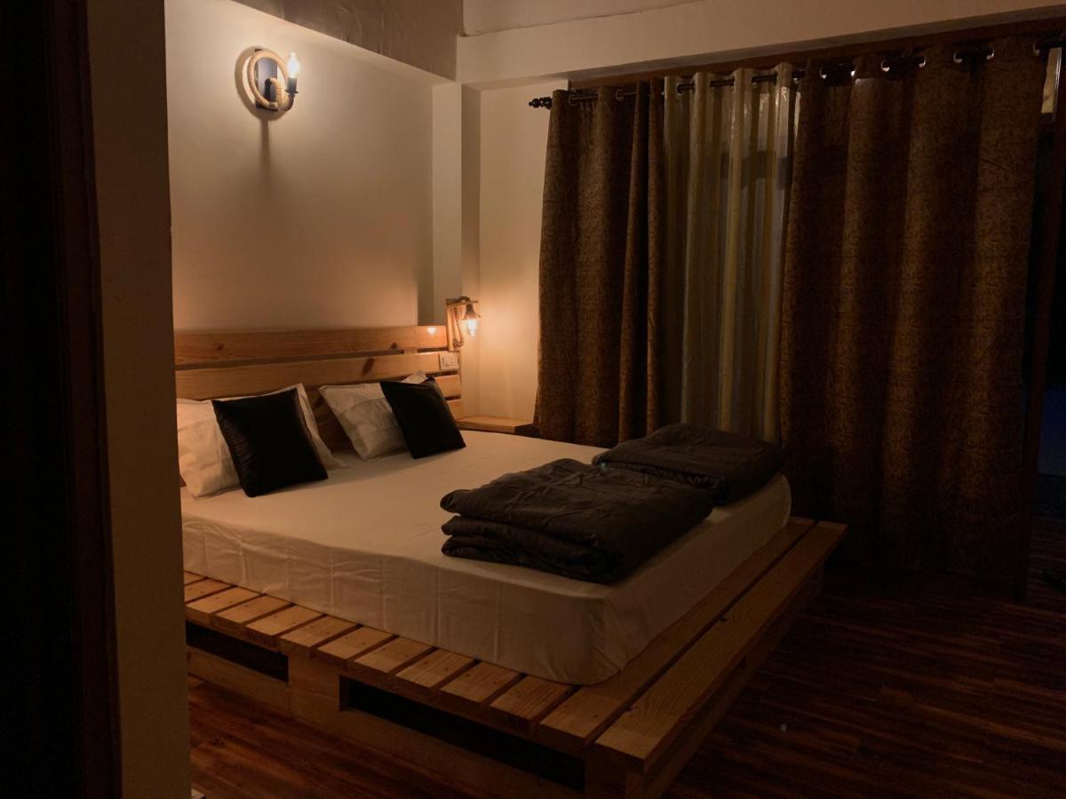 Roamate Hostel, Old