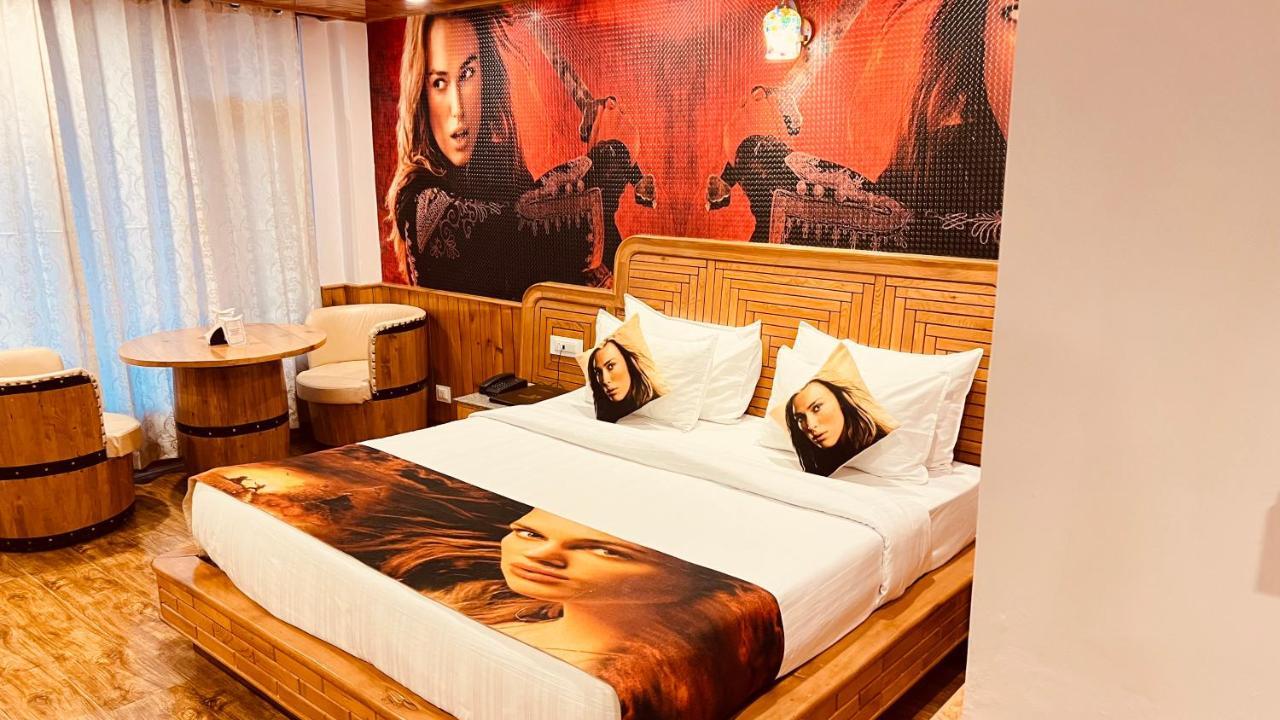 Hotel Old Smugglers With Balcony Mountain View Ac Hot And Cold Near To Hadimba Temple Near To Mall Road#free Pick From Volvo Bus Stand
