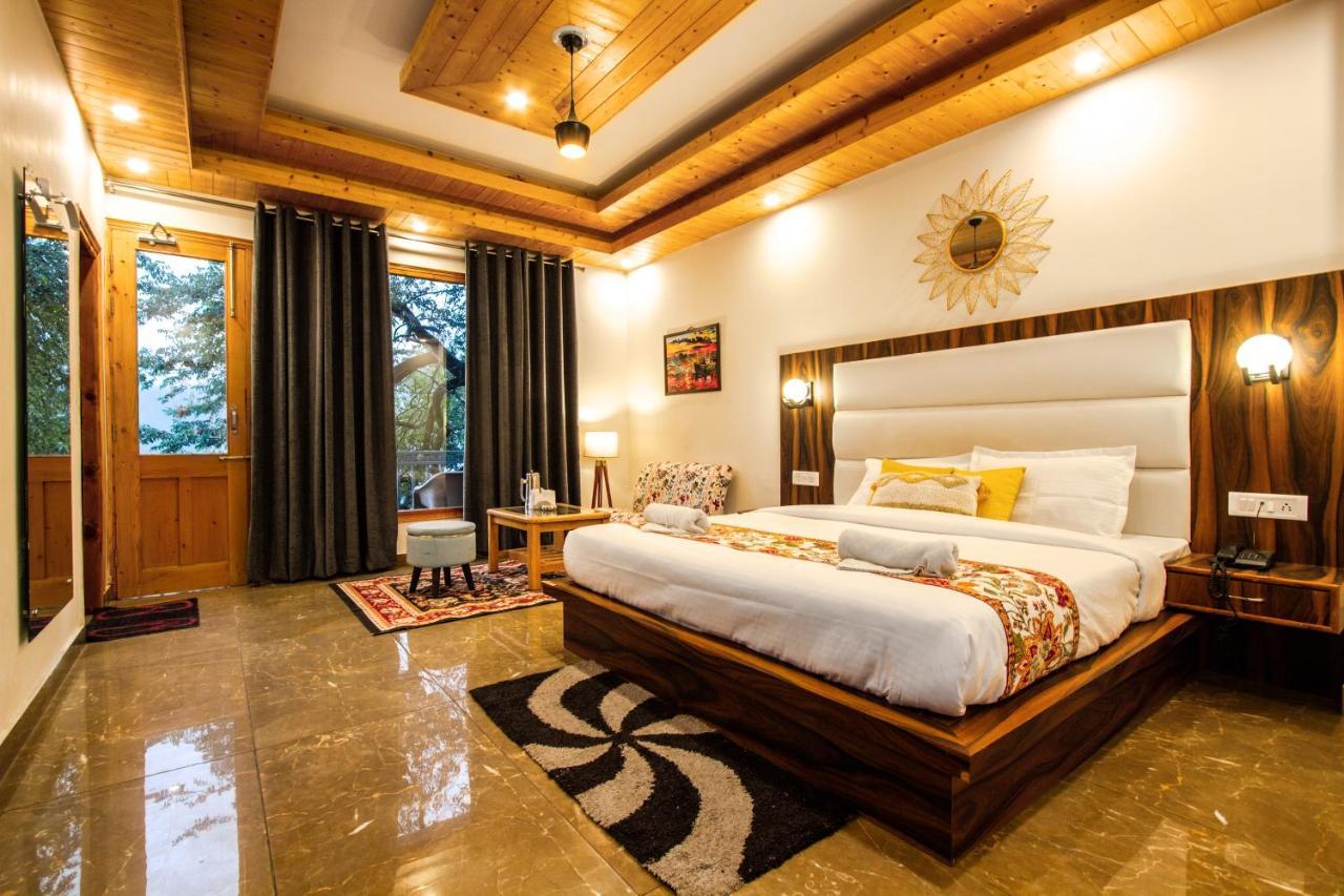 Hotel Eden Oaks Manali (Himachal Pradesh)