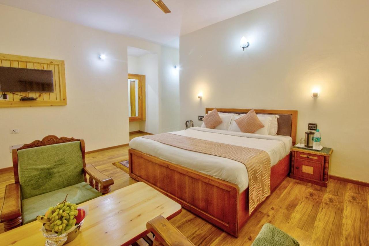 Ayushman Hotel 2*