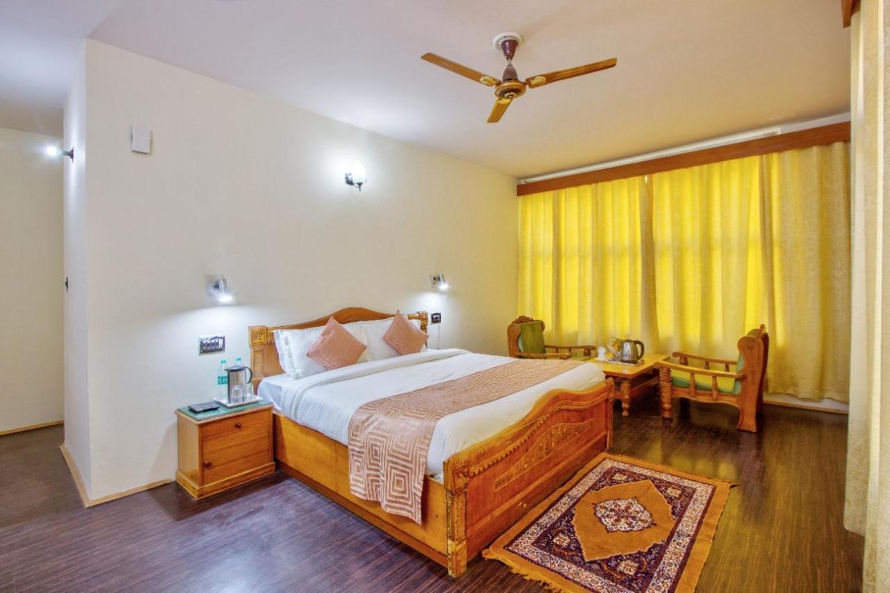Ayushman Hotel 2*