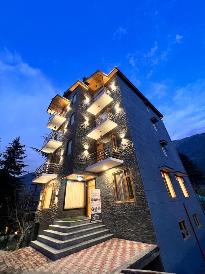 North Deodar Avenue, Bed & Breakfast