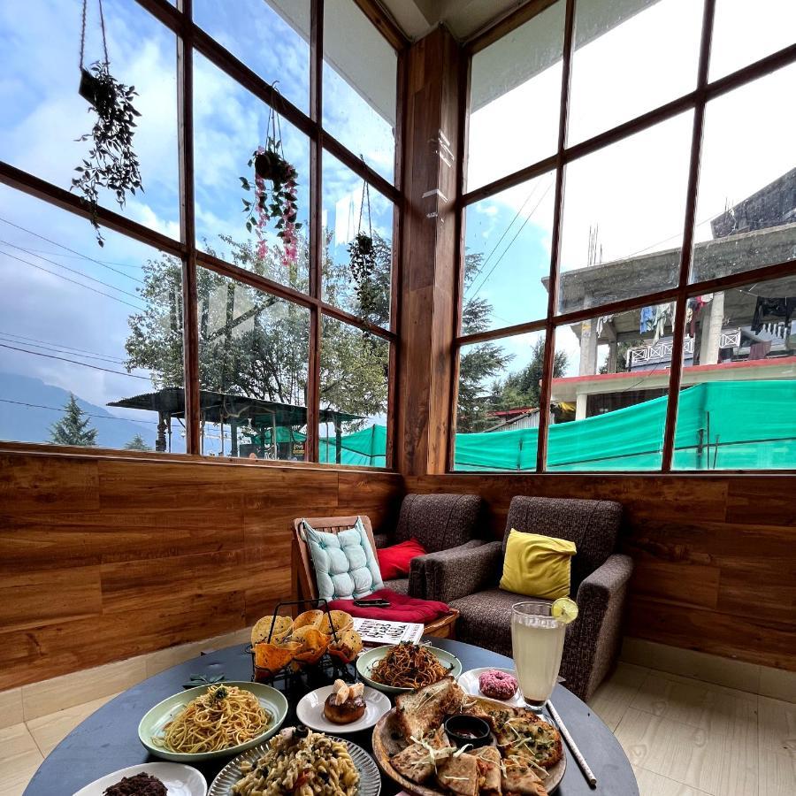 Mad Monkeyss Hostel Manali (Himachal Pradesh)