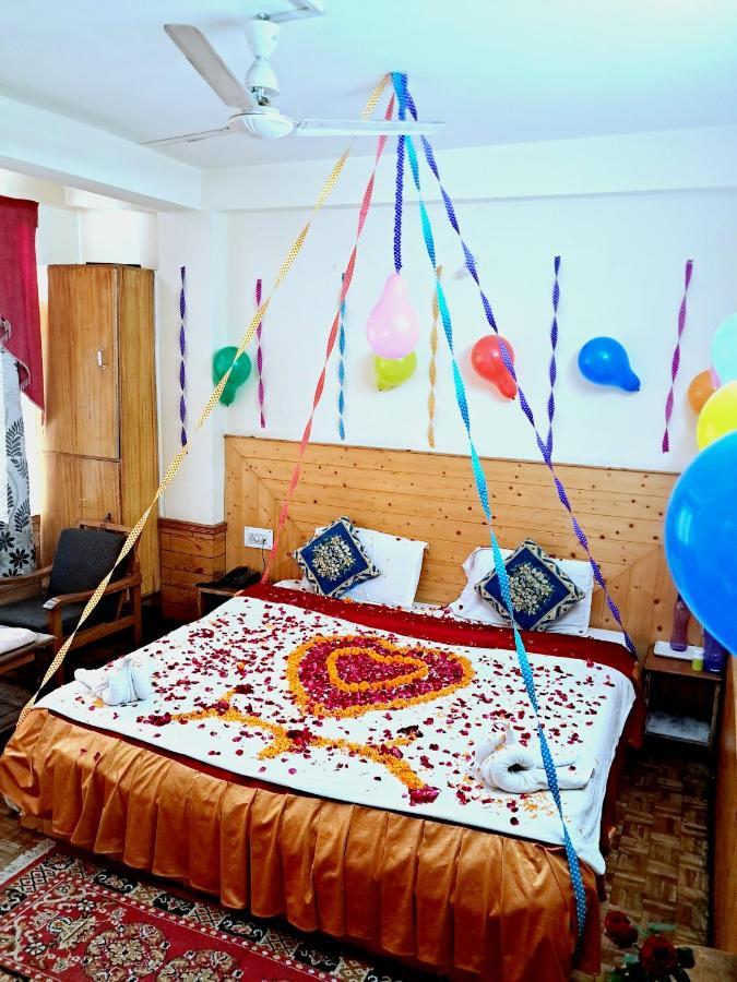 Snow Mountain Mall Road Hotel Manali (Himachal Pradesh)