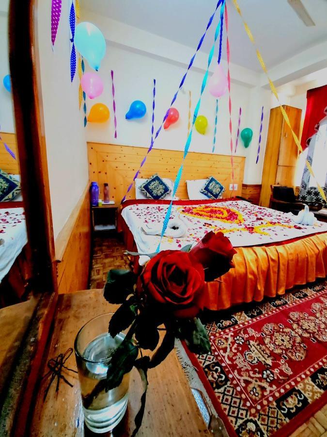 Snow Mountain Mall Road Hotel 2*