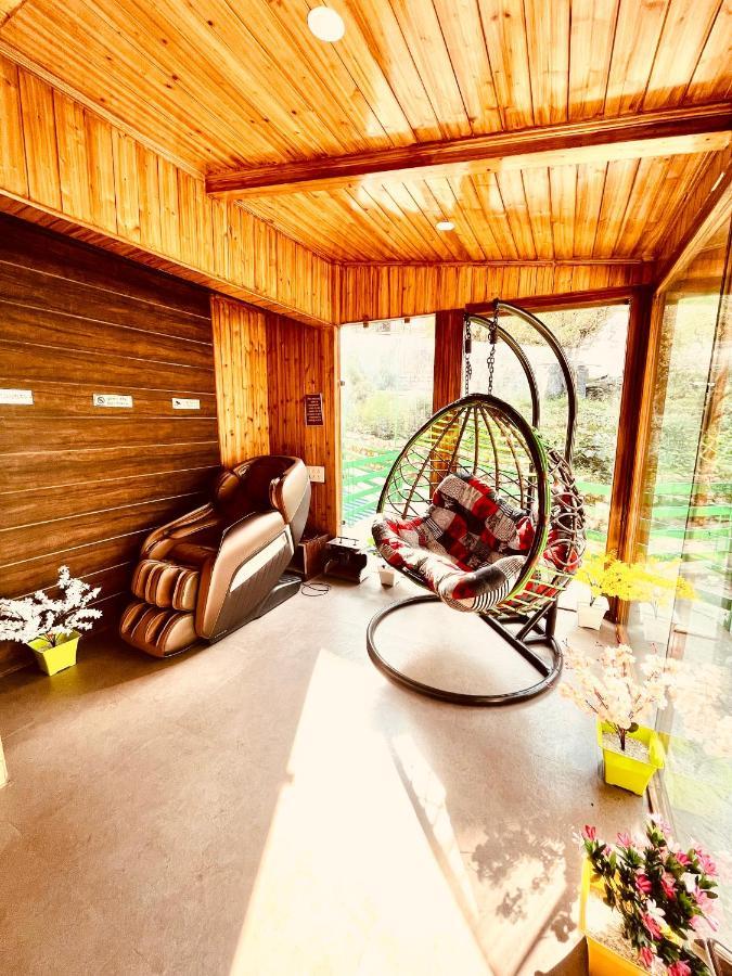 Apartment Vista Heated -on Mall Road
