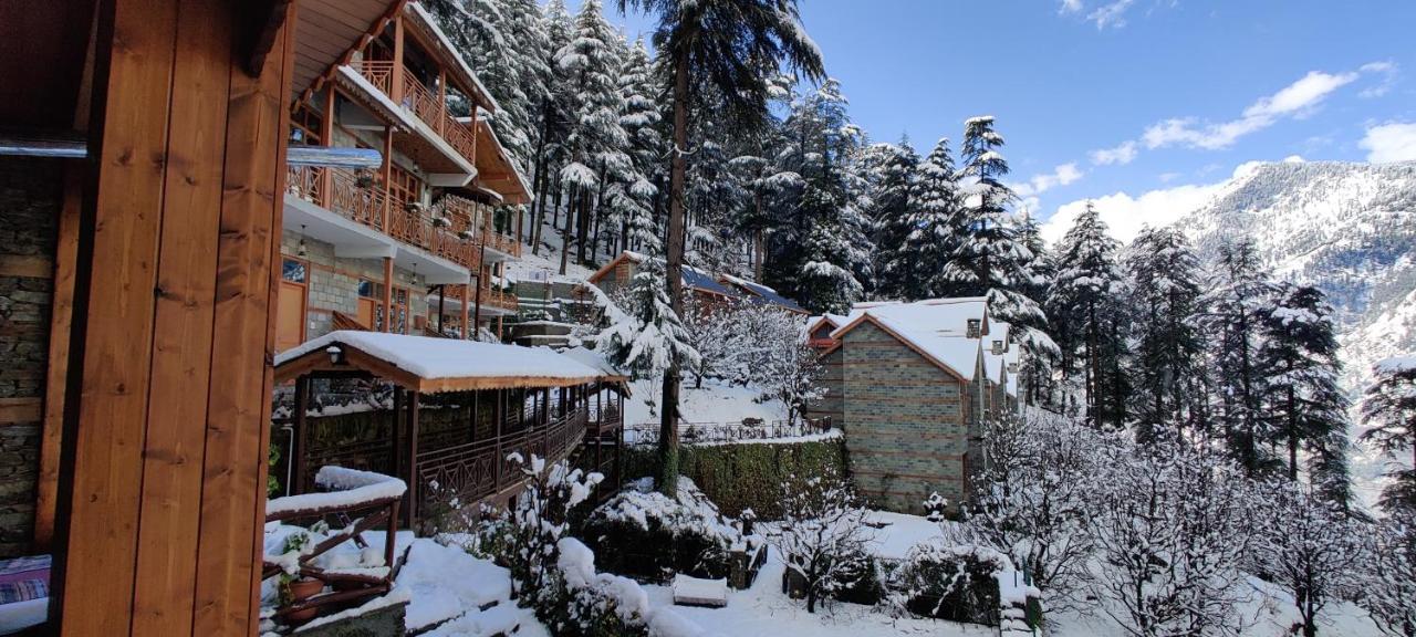 Resort Pause By The Woods