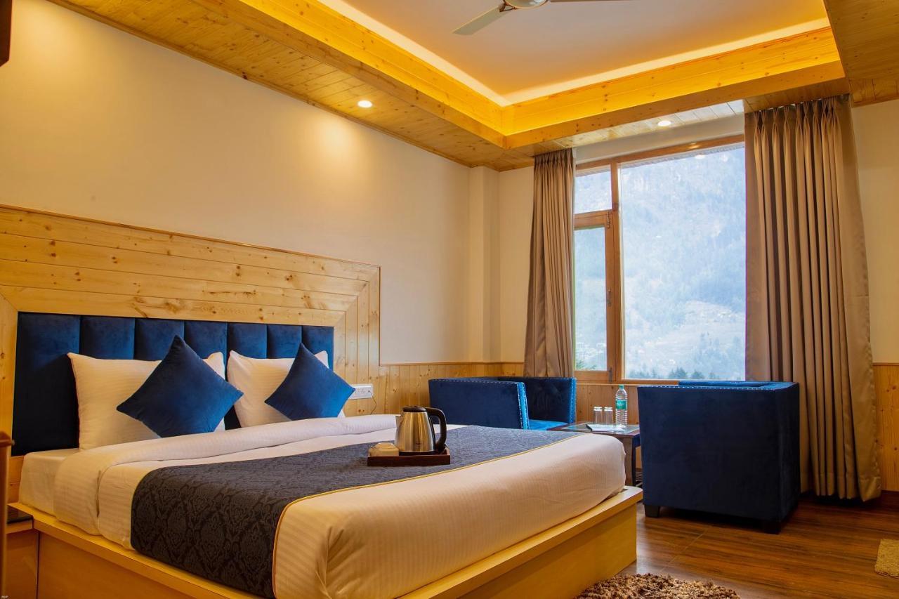 North Deodar Avenue, *