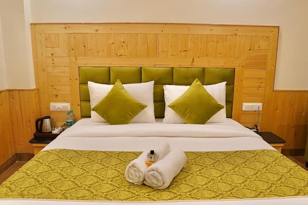 Bed & Breakfast North Deodar Avenue, *