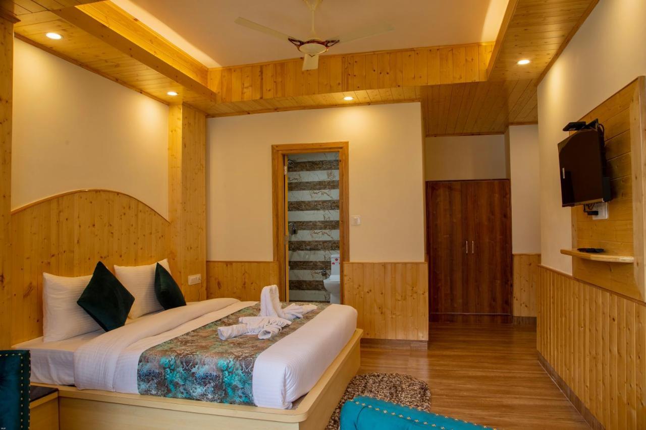 North Deodar Avenue, Bed & Breakfast
