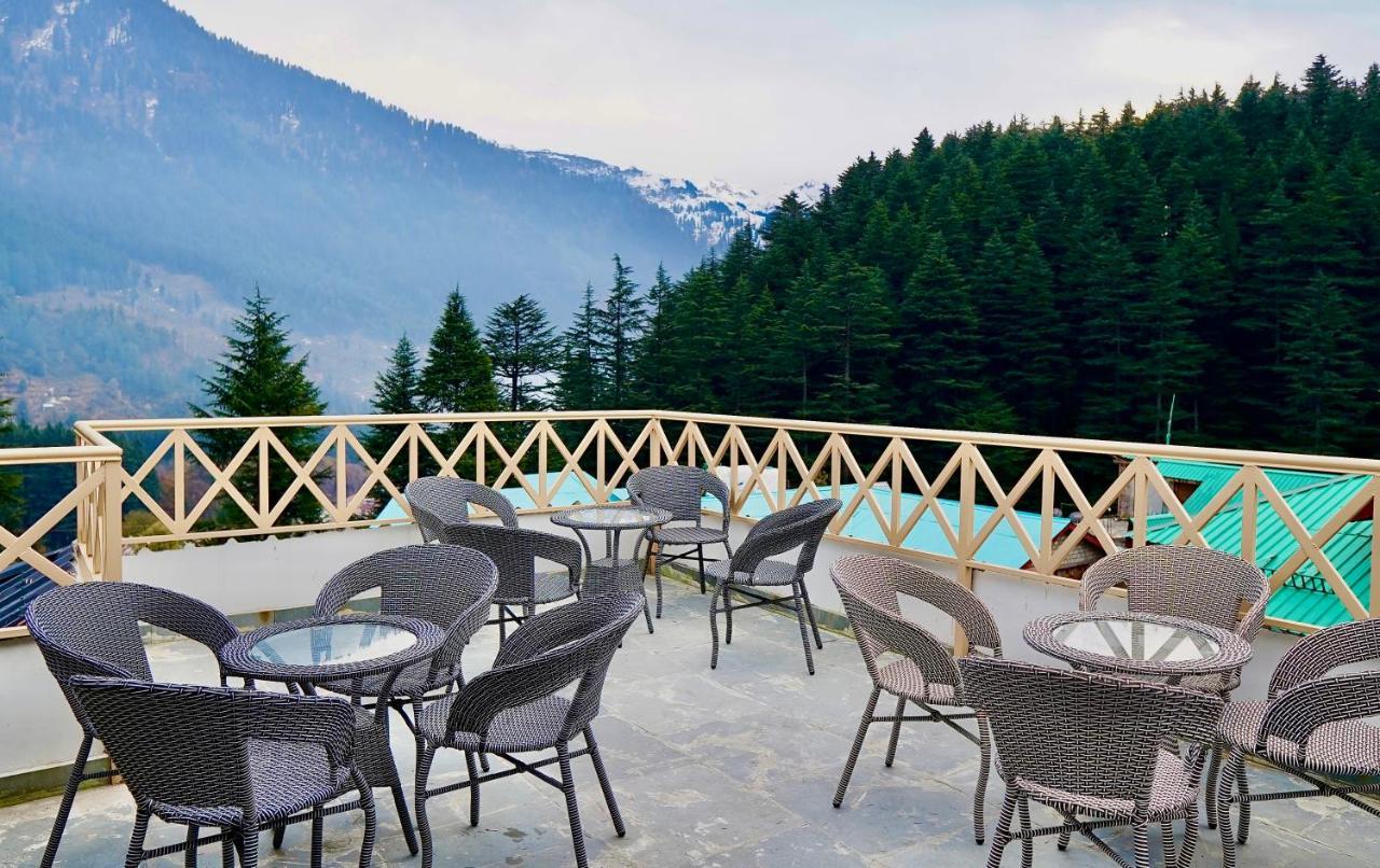 North Deodar Avenue, Bed & Breakfast *
