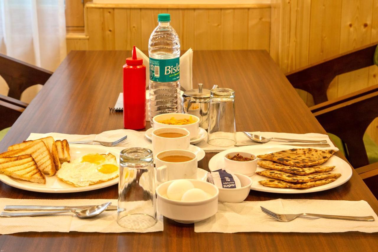 North Deodar Avenue, Bed & Breakfast *
