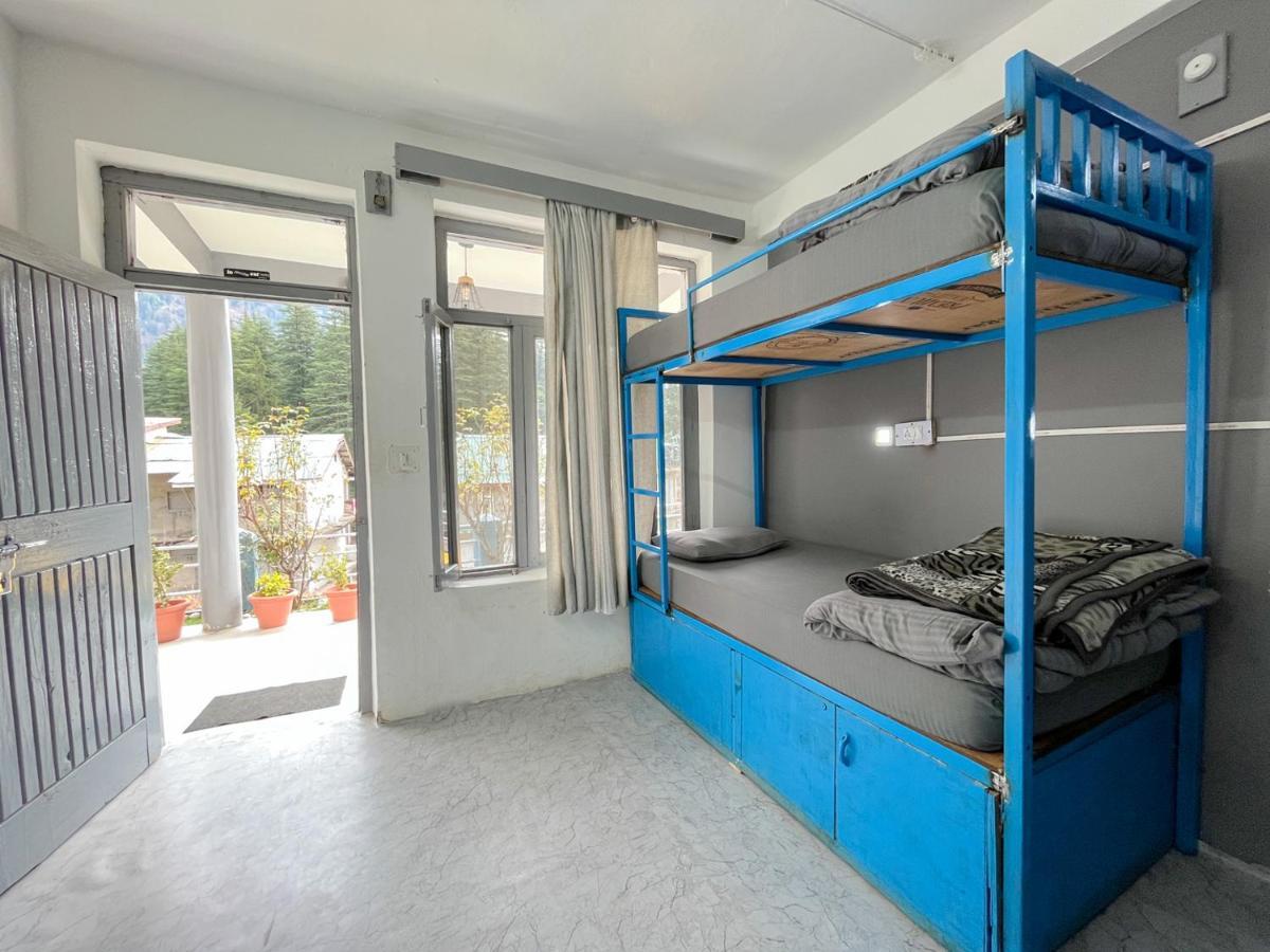 Hostel Young Monk & Cafe Old *