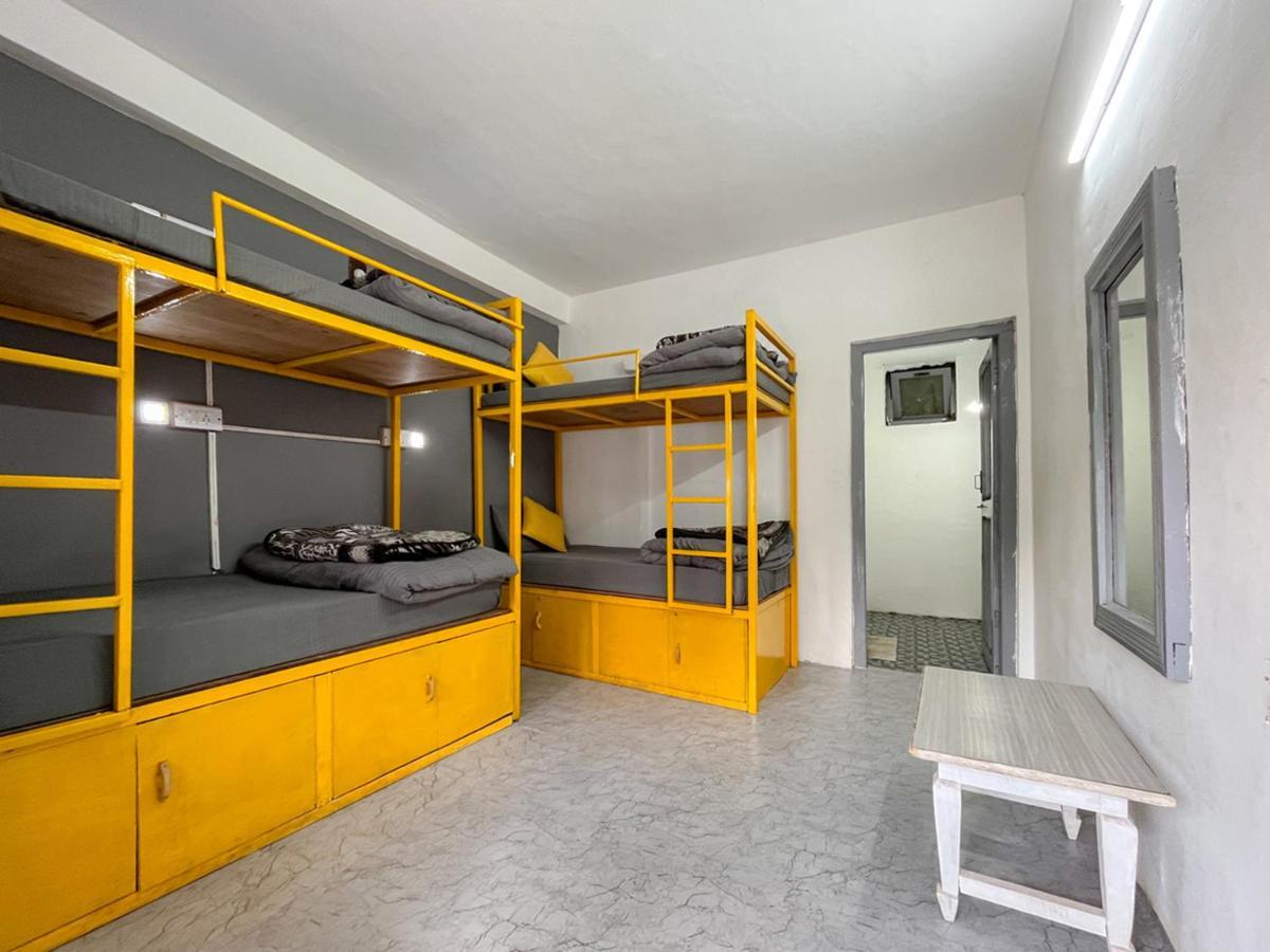 Hostel Young Monk & Cafe Old Manali (Himachal Pradesh)