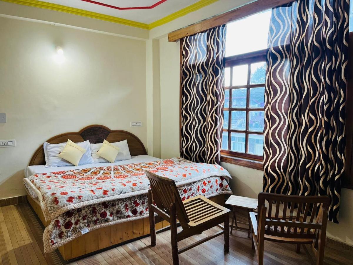 Hostel Mad Monkeyss Manali (Himachal Pradesh)