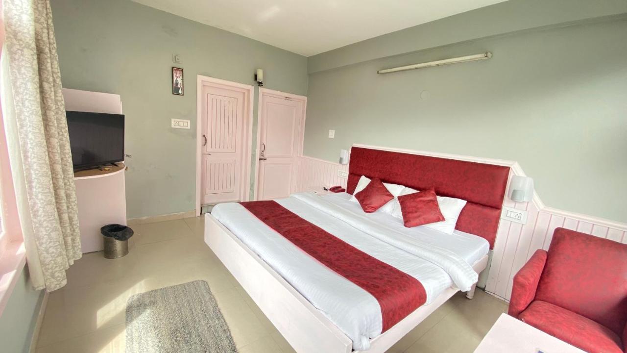 Hotel The Meadows Open Terrace Bonfire Manali (Himachal Pradesh)
