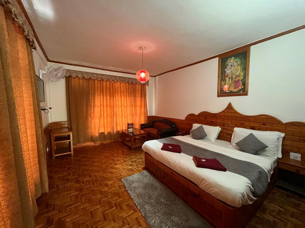 Hollywood - Rated & Awarded In * Manali (Himachal Pradesh)