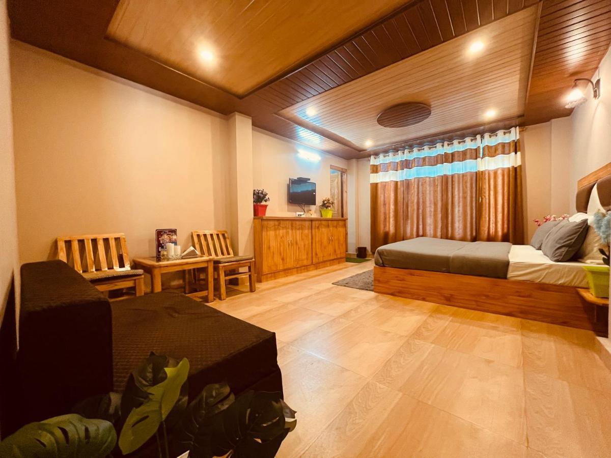Hollywood - Rated & Awarded In Apartment Manali (Himachal Pradesh)