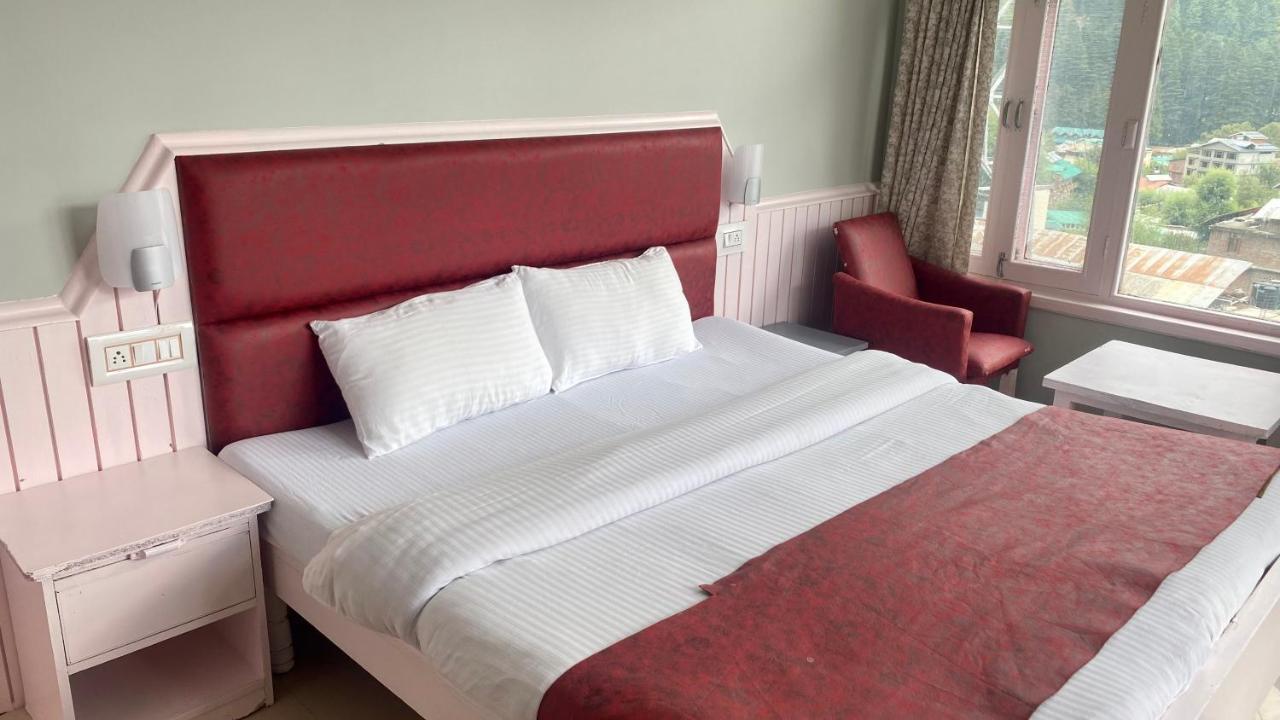 Hotel The Meadows Open Terrace Bonfire Manali (Himachal Pradesh)