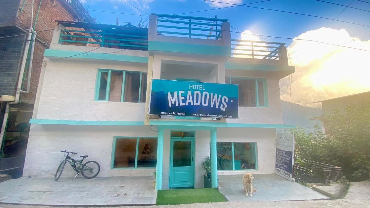Hotel The Meadows Open Terrace Bonfire Manali (Himachal Pradesh)