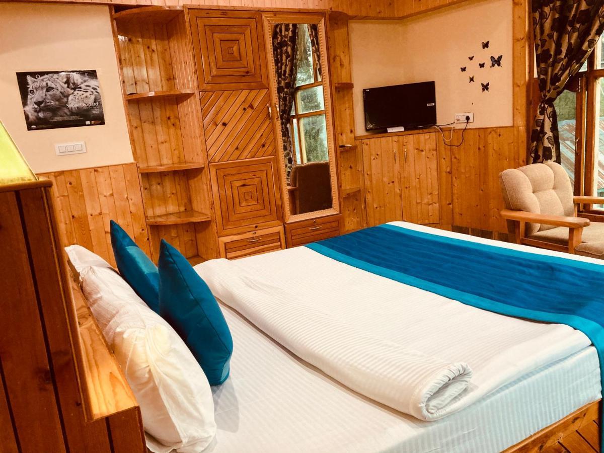 Woods Villa- A Luxury Mountains View Cottages