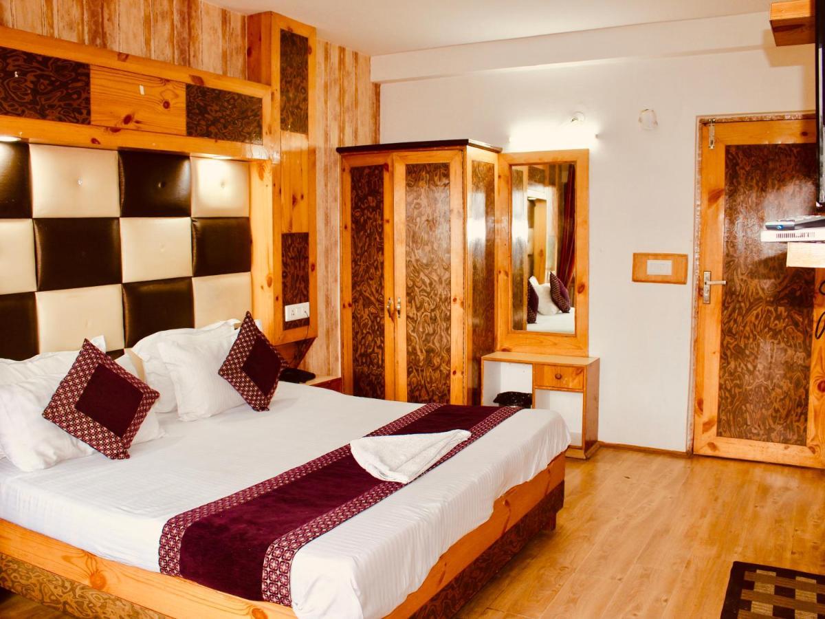 Guest house Solitaire Classic - Near Mall Road 3*