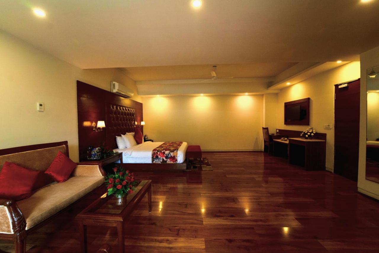 Resort The Allure Grand - A Riverside And 4*