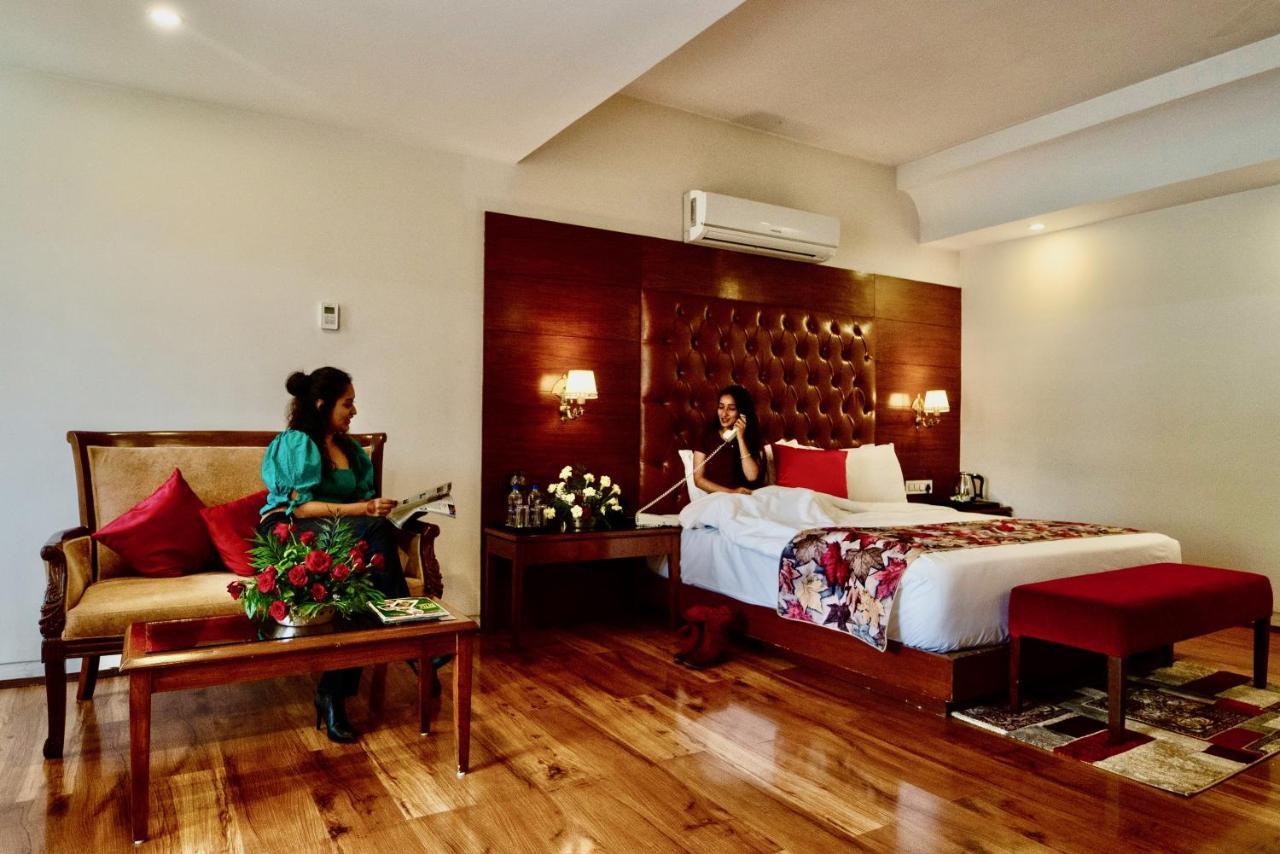 The Allure Grand - A Riverside And