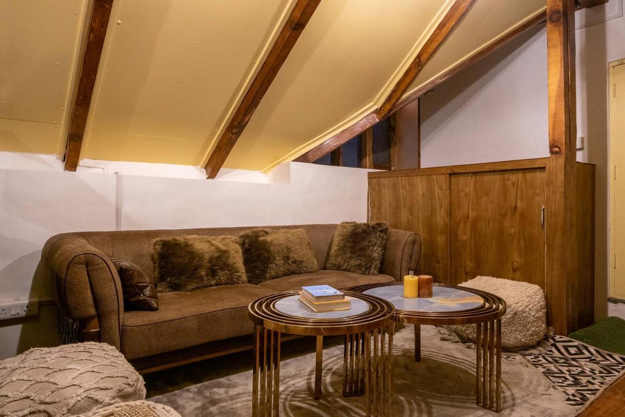Stayvista At Woodville - Raison - Pet Friendly - Movie Projector - Alfresco Dining Villa *