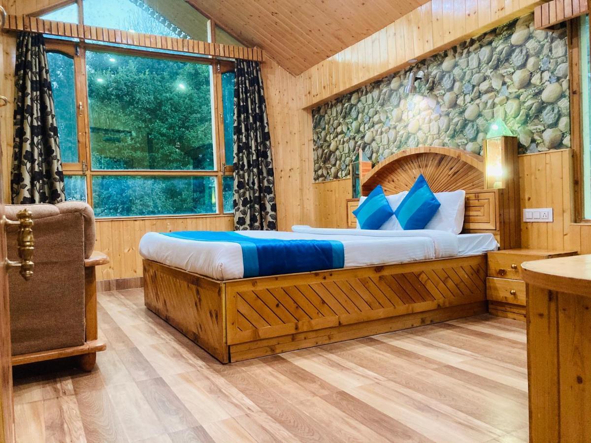 Woods Villa- A Luxury Mountains View Cottages Apartment Manali (Himachal Pradesh)