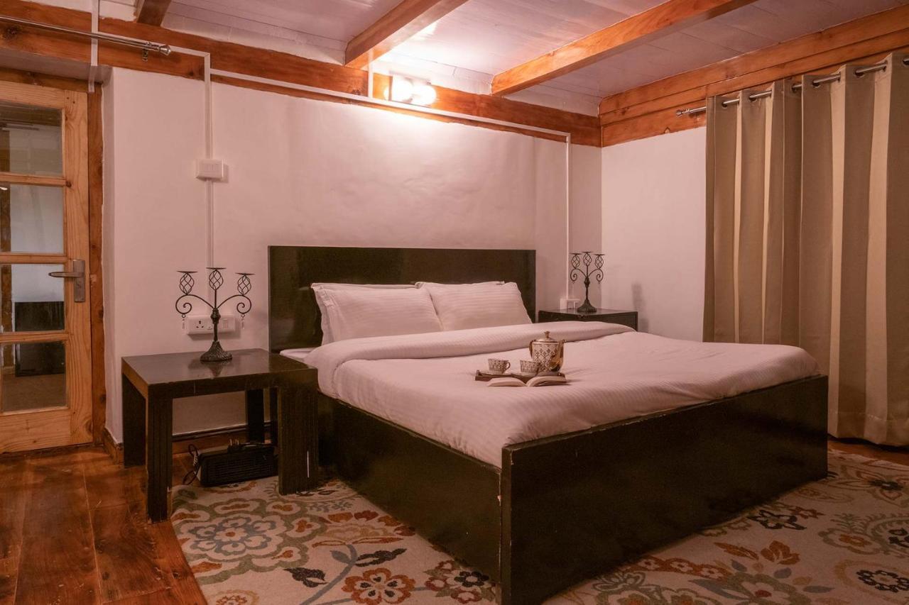 Stayvista At Woodville - Raison - Pet Friendly - Movie Projector - Alfresco Dining Manali (Himachal Pradesh)