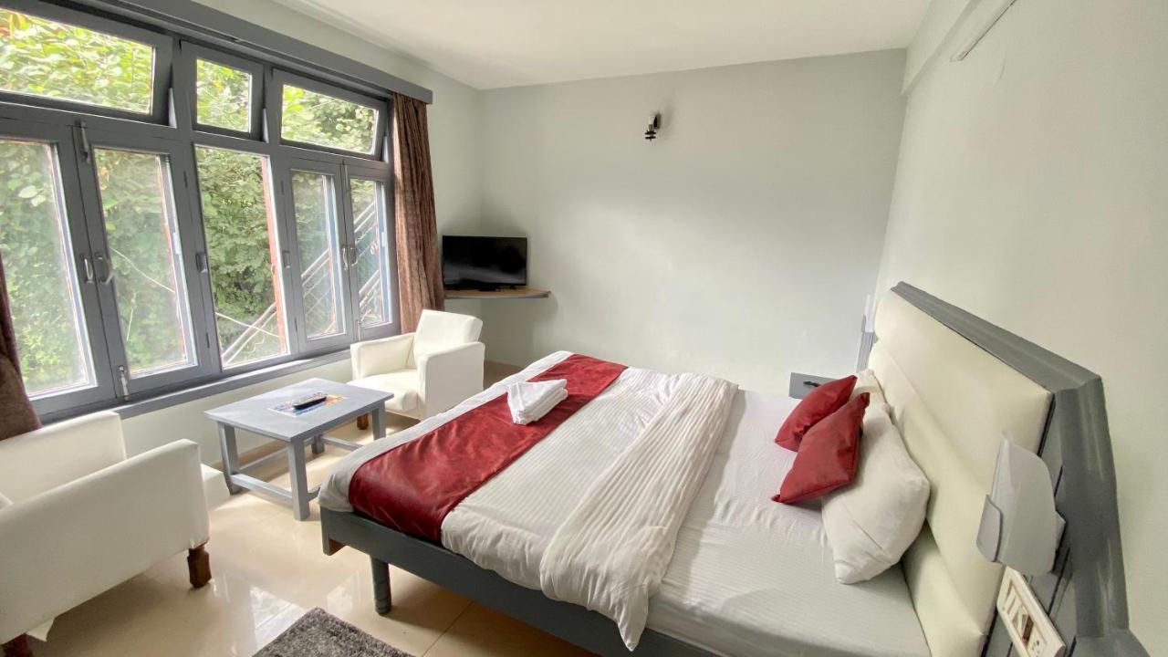 Meadows View, Near Mall Road Hotel 4*