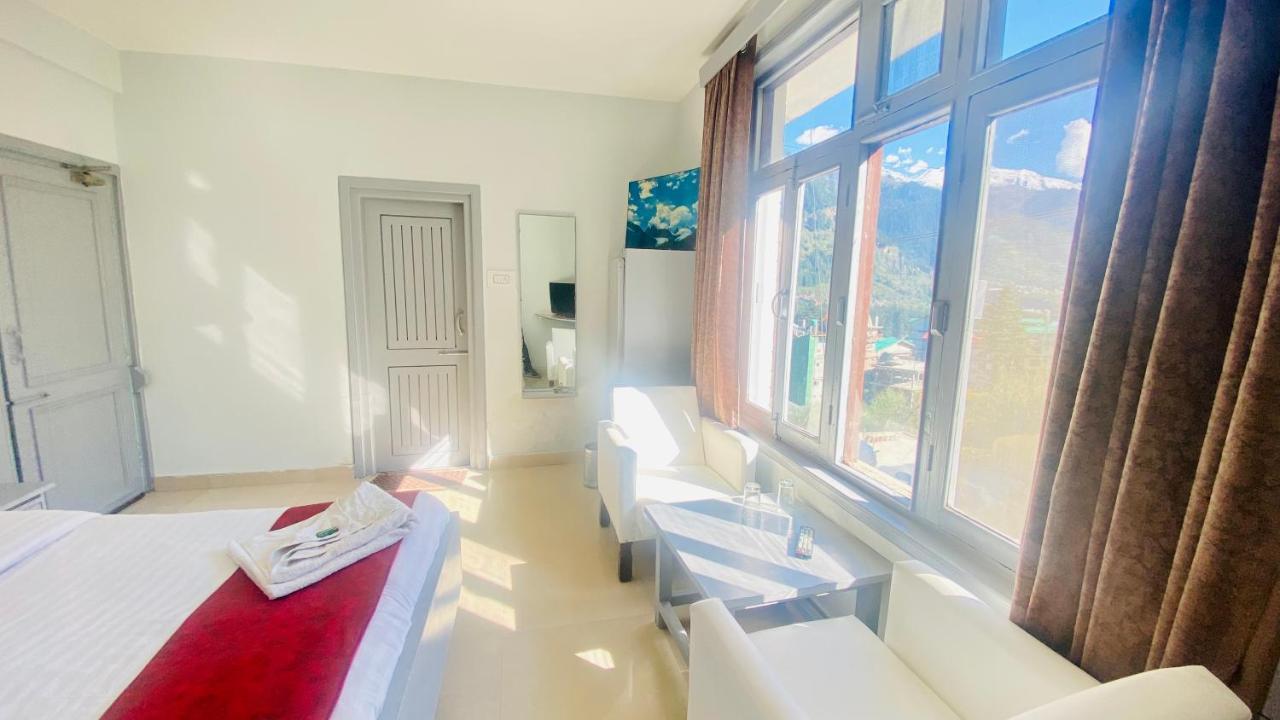 Hotel Meadows View, Near Mall Road