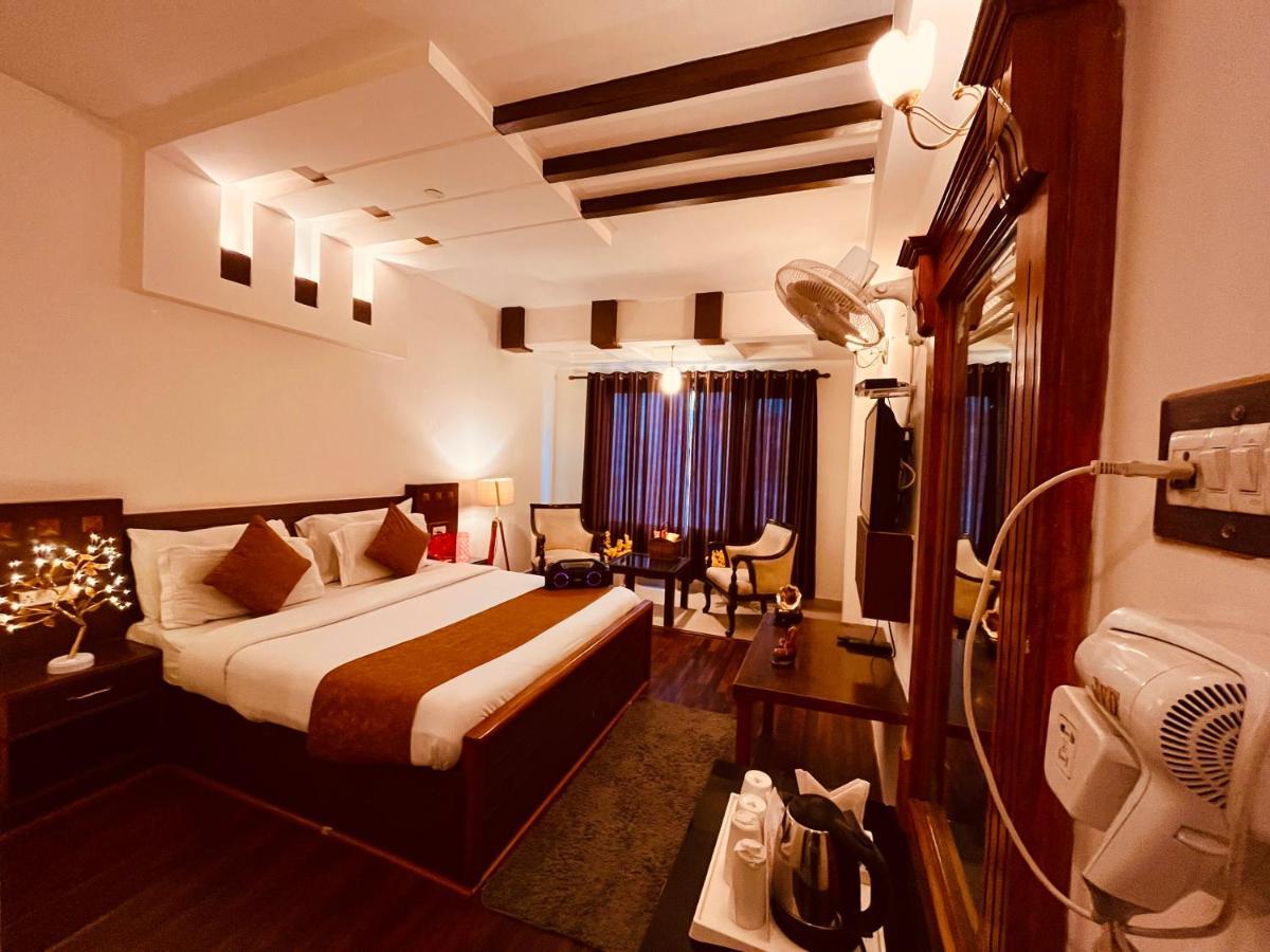Dafodil Resort, Near Volvo Bus Stand 4*