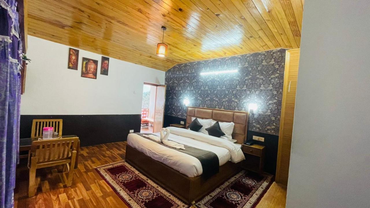 Hilltop At Mall Road With Open Terrace Hotel 2*