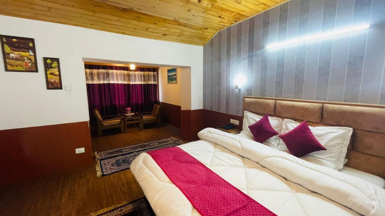 Hotel Hilltop At Mall Road With Open Terrace Manali (Himachal Pradesh)