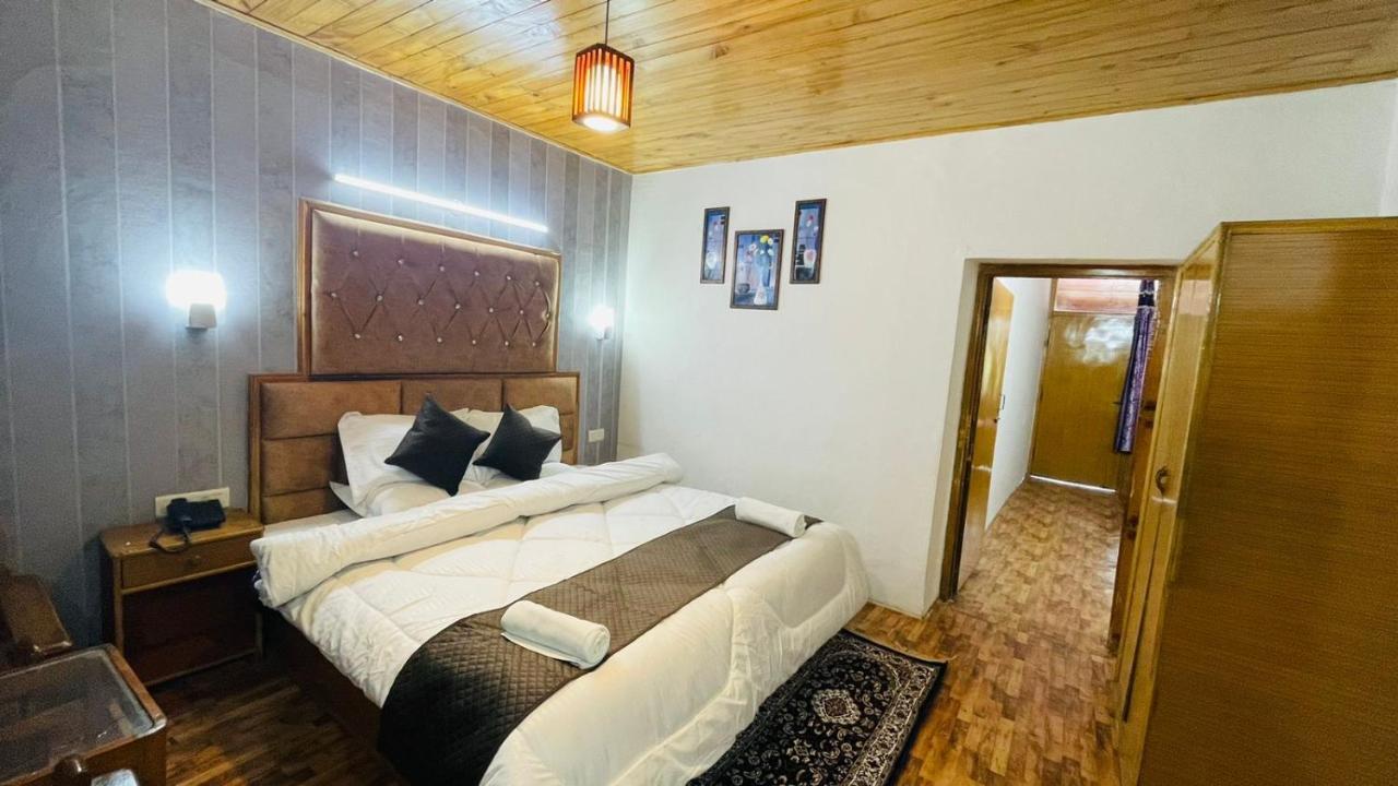 Hilltop At Mall Road With Open Terrace 2*