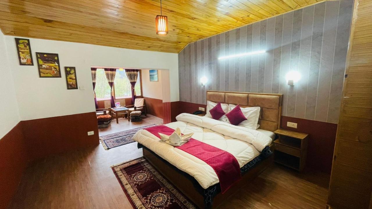 Hotel Hilltop At Mall Road With Open Terrace