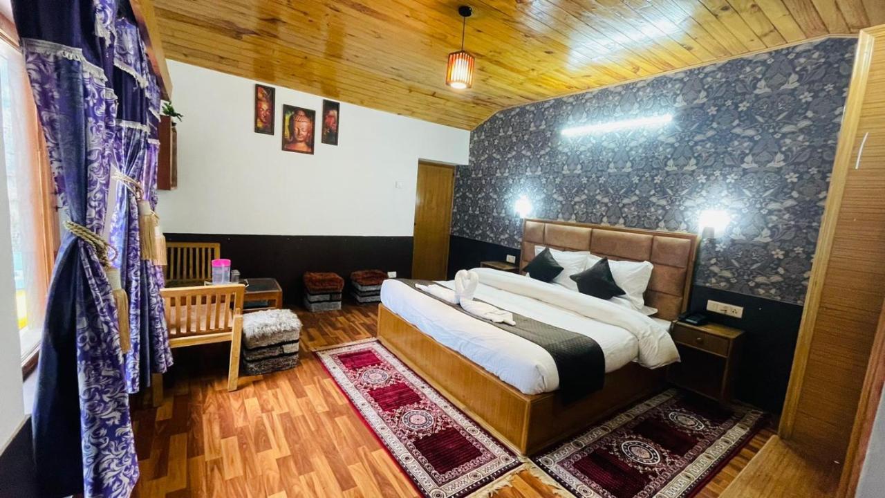 Hilltop At Mall Road With Open Terrace Hotel Manali (Himachal Pradesh)