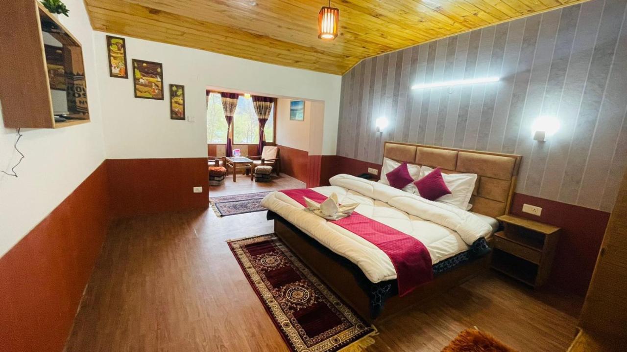 Hilltop At Mall Road With Open Terrace Manali (Himachal Pradesh)