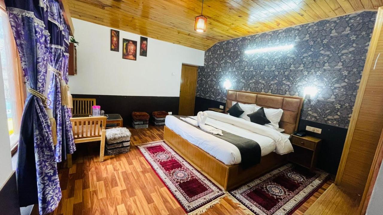 Hilltop At Mall Road With Open Terrace Manali (Himachal Pradesh)