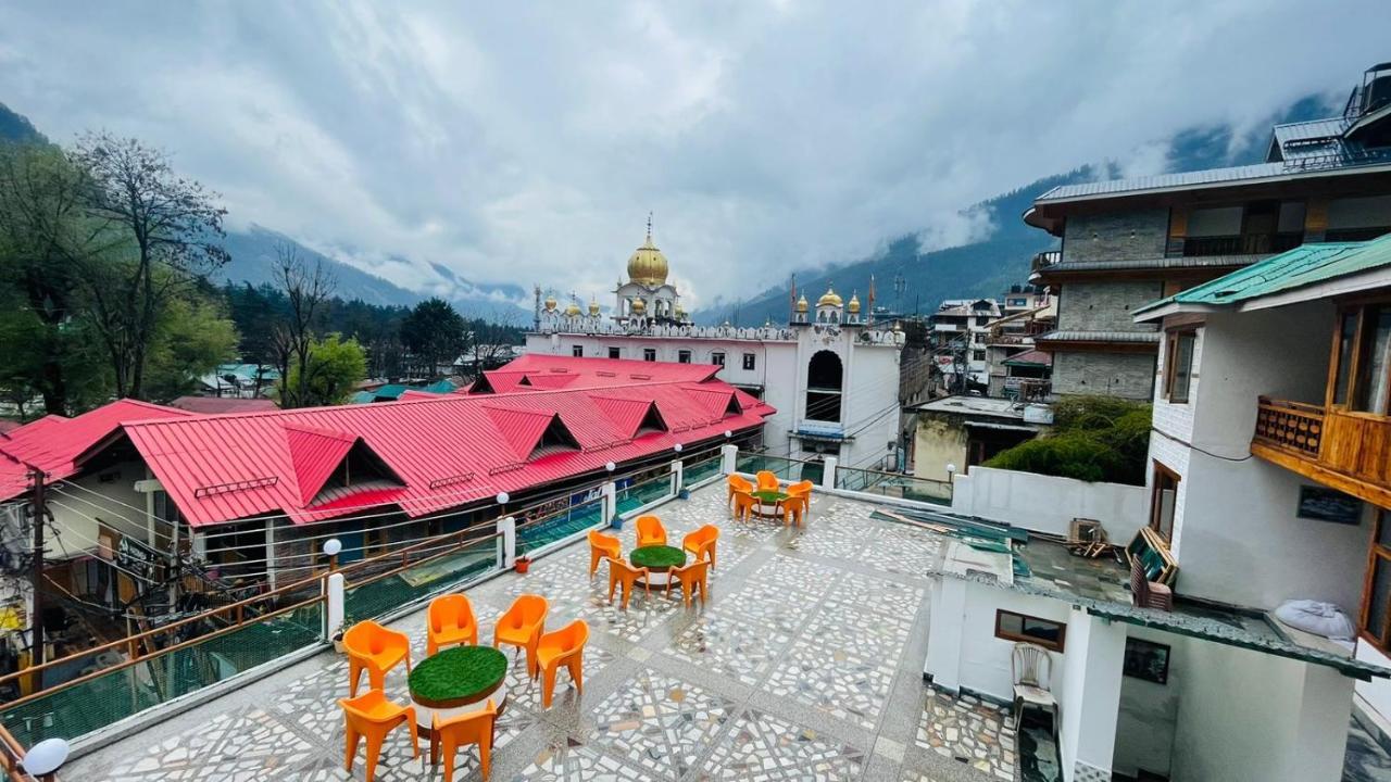 Hilltop At Mall Road With Open Terrace Hotel 2*