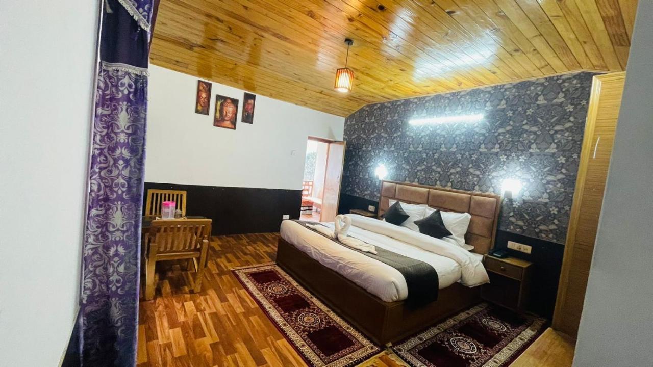 Hilltop At Mall Road With Open Terrace Manali (Himachal Pradesh)