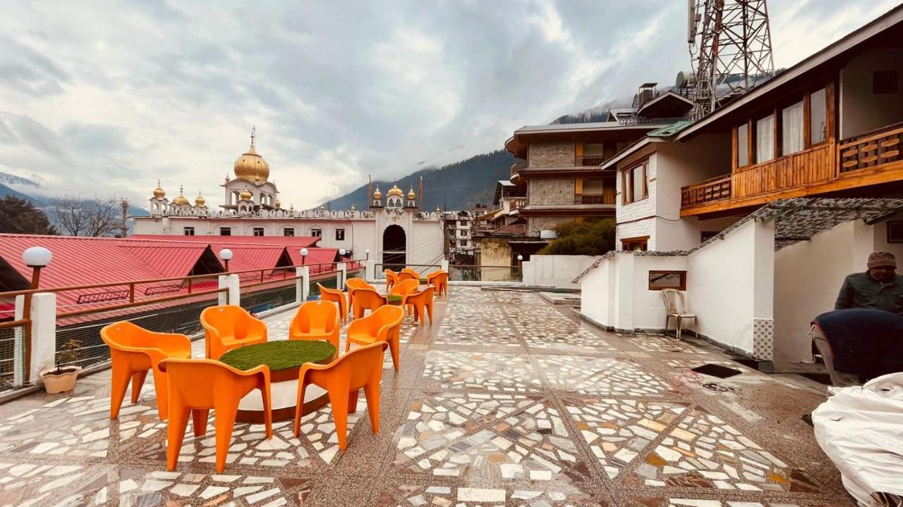 Hilltop At Mall Road With Open Terrace