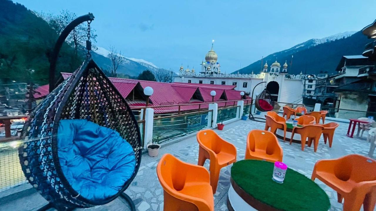 Hilltop At Mall Road With Open Terrace 2*