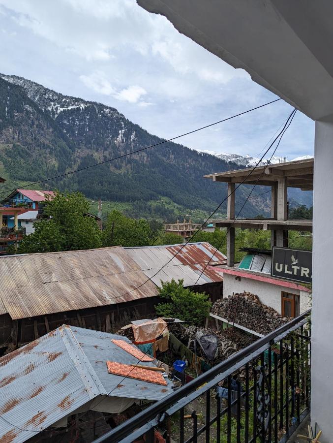 Krishna By Attic Monkey, Old Next To Drifters Cafe Guest house Manali (Himachal Pradesh)